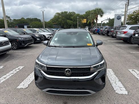 Certified 2023 Volkswagen Taos SE w/ Black Wheel Package FWD image 29