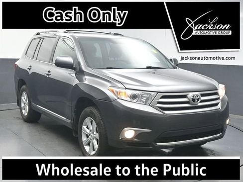 Used 2012 Toyota Highlander SE w/ Tow Pkg AWD/4WD image 1