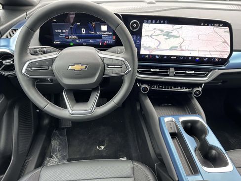 New 2026 Chevrolet Equinox EV LT image 8