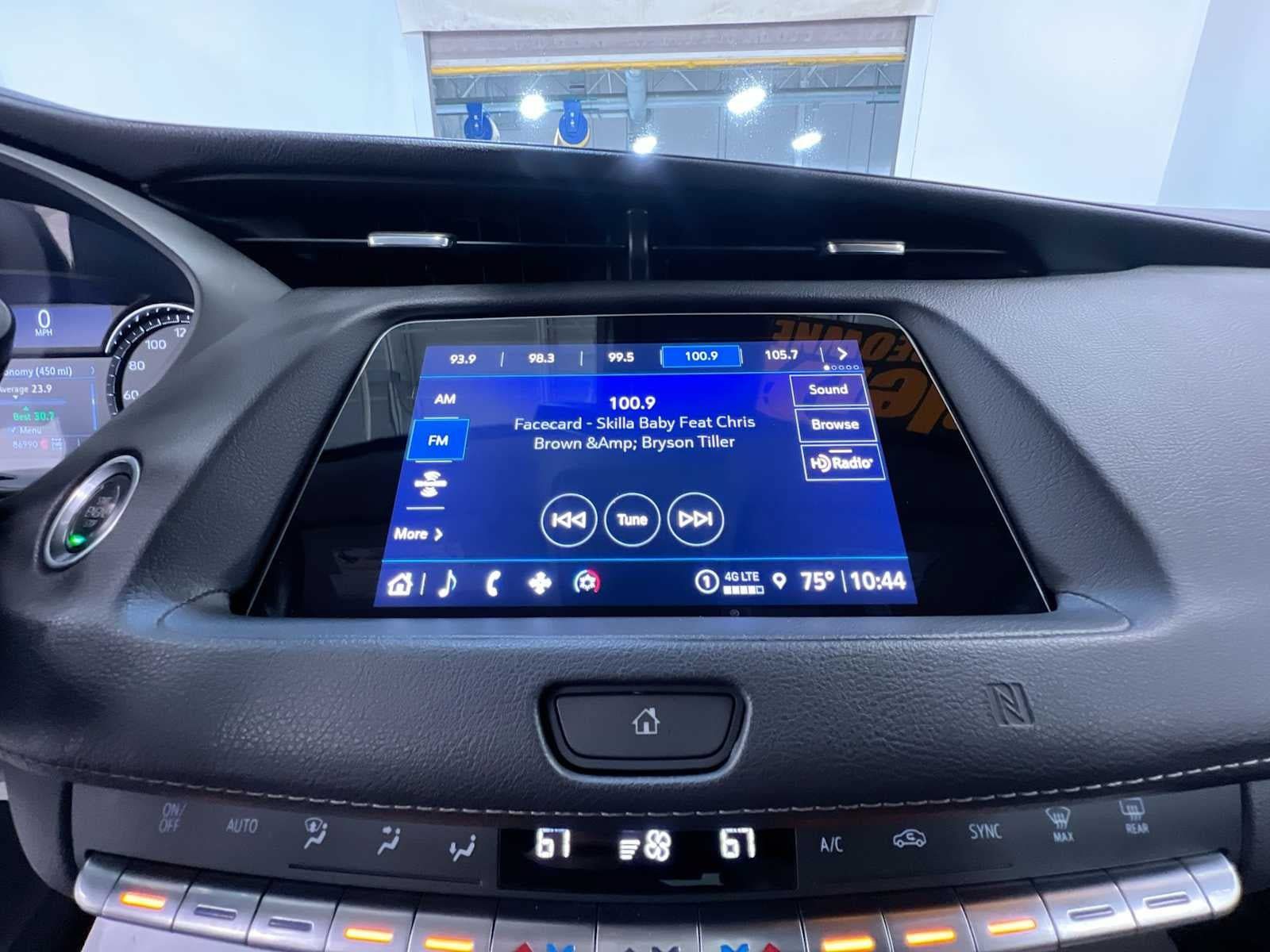 Used 2021 Cadillac XT4 Premium Luxury w/ Cold Weather Package AWD/4WD image 27