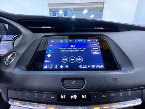 Used 2021 Cadillac XT4 Premium Luxury w/ Cold Weather Package AWD/4WD image 27