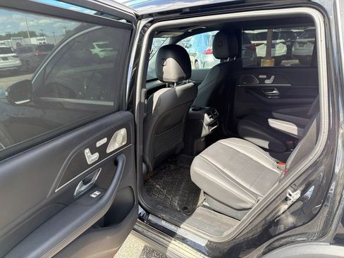 Used 2023 Mercedes-Benz GLS 450 4MATIC image 12