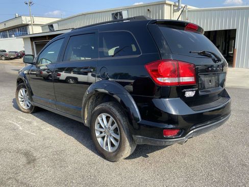 Used 2017 Dodge Journey SXT w/ Comfort/Convenience Group image 2