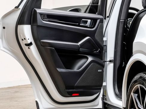 Used 2021 Porsche Cayenne Coupe image 40