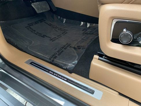 Used 2018 Cadillac Escalade Platinum RWD image 14
