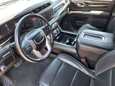 Used 2024 GMC Yukon XL Denali AWD/4WD image 10