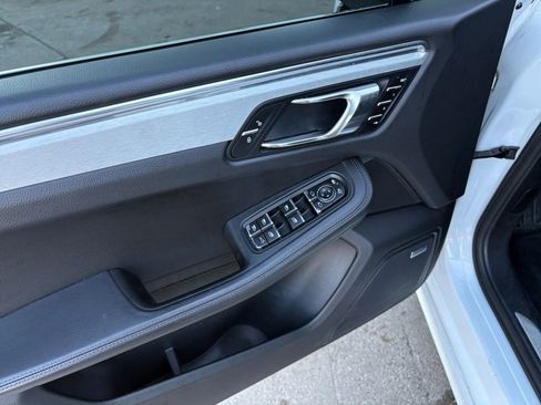 Used 2016 Porsche Macan Turbo image 11