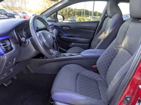 Used 2022 Toyota C-HR XLE image 24