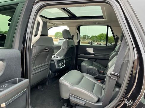 Used 2025 Ford Expedition Active AWD/4WD image 13
