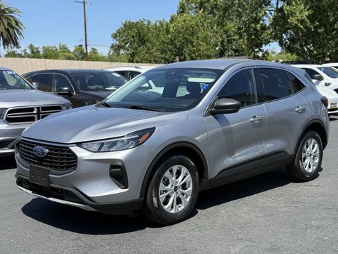 Used 2023 Ford Escape Active w/ Tech Pack #1 FWD image 1