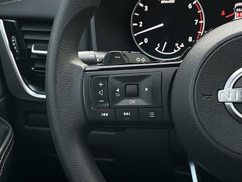 Used 2023 Nissan Rogue SV image 14