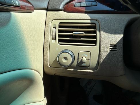 Used 2008 Buick Lucerne CXS FWD image 24