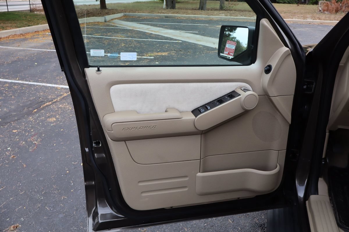 Used 2008 Ford Explorer XLT AWD/4WD image 23