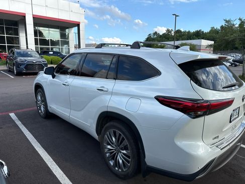 Used 2022 Toyota Highlander Platinum AWD/4WD image 5