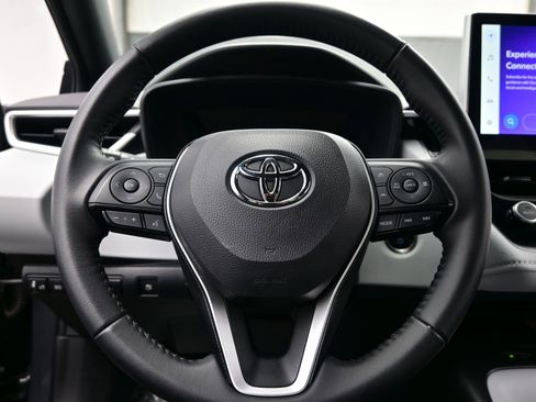 Used 2025 Toyota Corolla SE w/ SE Premium Package image 23