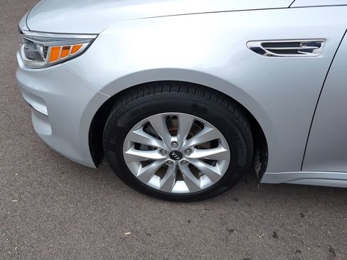 Used 2018 Kia Optima EX w/ Premium Package FWD image 11