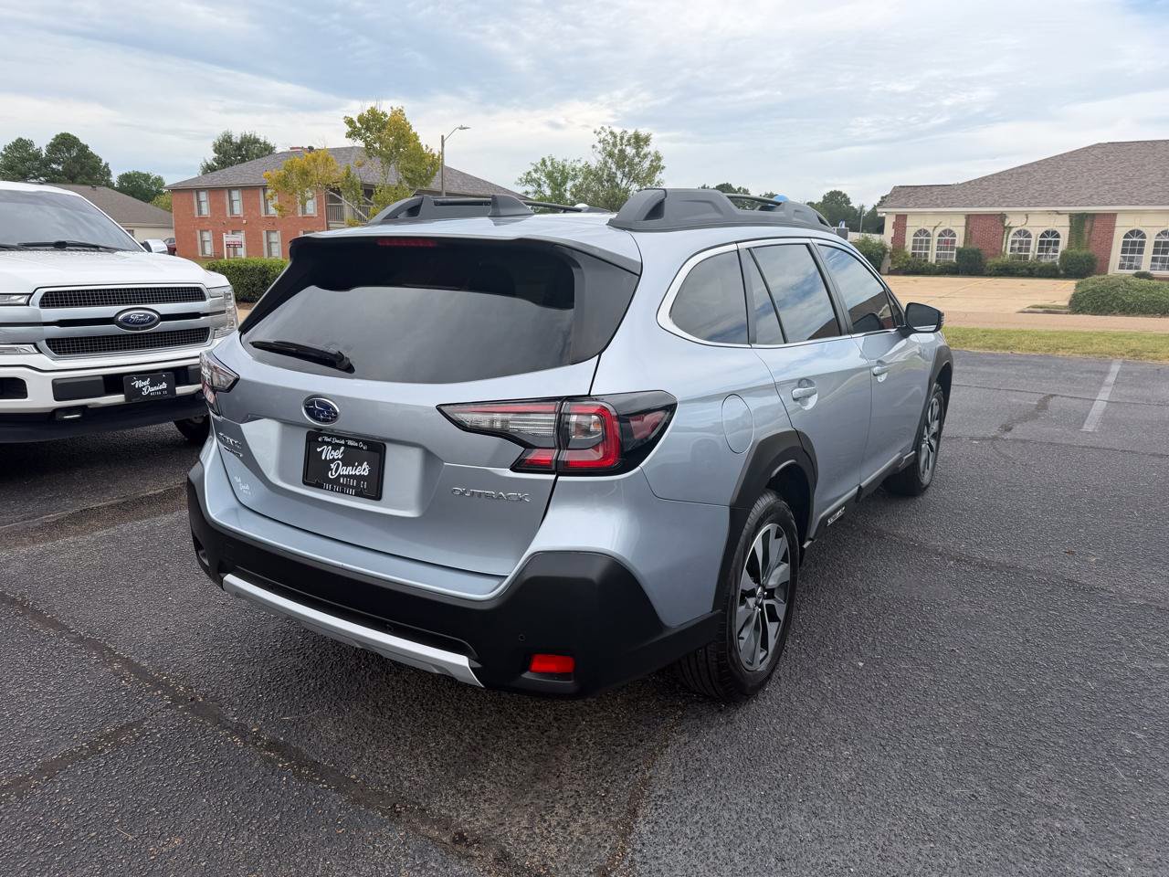 Used 2023 Subaru Outback Limited AWD/4WD image 4