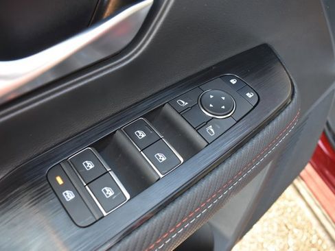 Used 2025 Nissan Kicks SR image 13