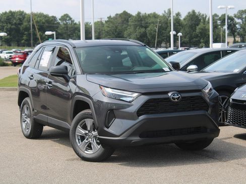 Used 2025 Toyota RAV4 LE image 4