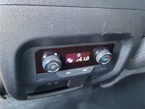 Used 2024 Chevrolet Traverse LT image 11