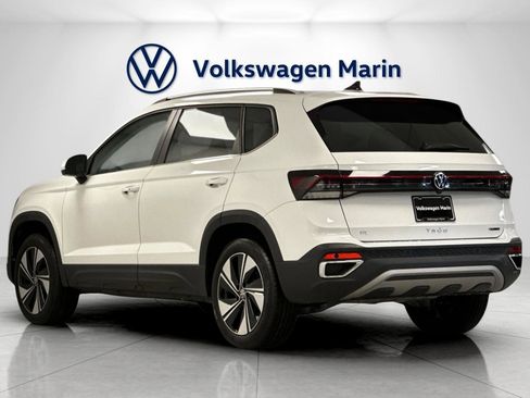 New 2026 Volkswagen Taos SE image 3