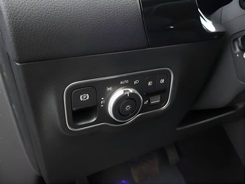 Used 2025 Mercedes-Benz GLA 250 4MATIC image 58