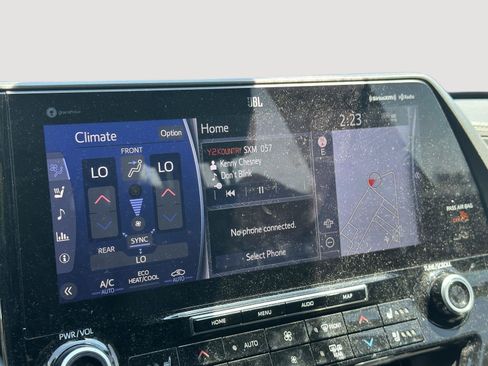 Used 2021 Toyota Highlander Limited FWD image 12