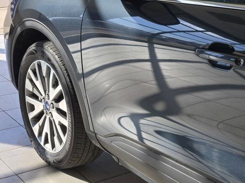 Used 2022 Ford Escape Titanium w/ Class II Trailer Tow Package image 18