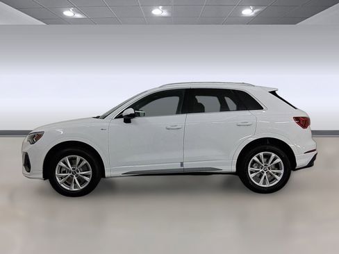 Used 2025 Audi Q3 2.0T Premium w/ Convenience Package image 2
