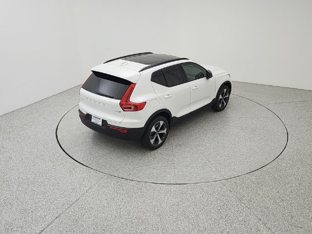 New 2026 Volvo XC40 B5 Plus w/ Protection Package Premier AWD/4WD image 17