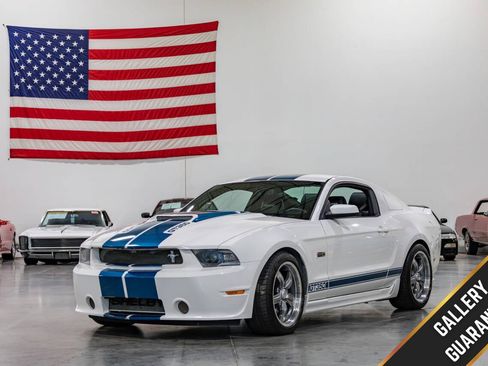 Used 2012 Ford Mustang GT Premium w/ HID Headlamps & Security Pkg RWD image 1