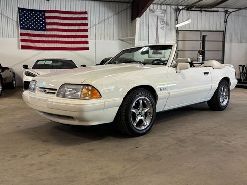 Used 1993 Ford Mustang LX RWD image 1
