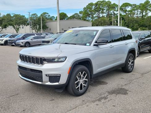 Used 2024 Jeep Grand Cherokee L Limited RWD image 3