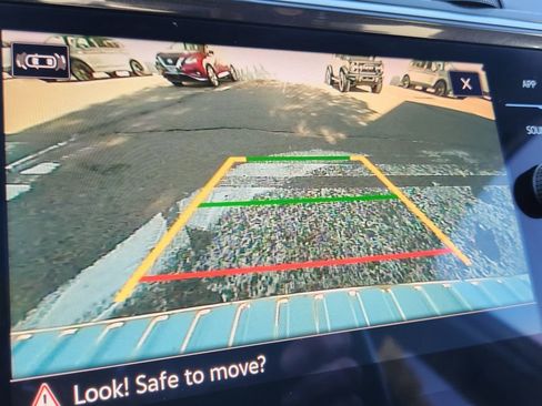 Used 2024 Volkswagen Tiguan SE image 23