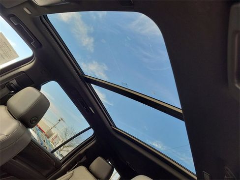 Used 2021 Chevrolet Suburban LT image 34