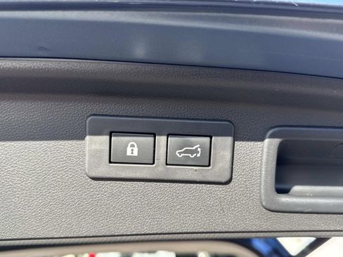 Used 2023 Subaru Forester Limited image 8