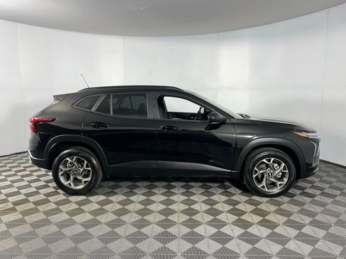 Used 2025 Chevrolet Trax LT w/ LT Convenience Package image 5