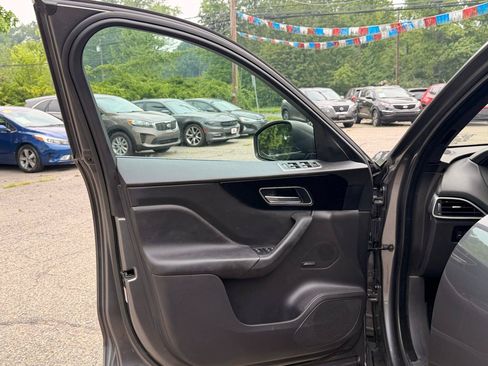 Used 2019 Jaguar F-PACE Premium AWD/4WD image 19