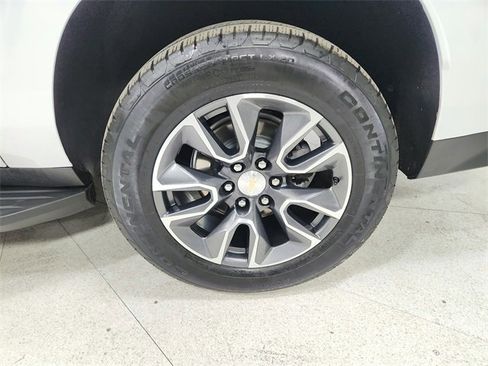 Used 2024 Chevrolet Suburban LT w/ Luxury Package image 51
