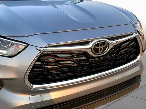 Used 2021 Toyota Highlander Limited FWD image 29