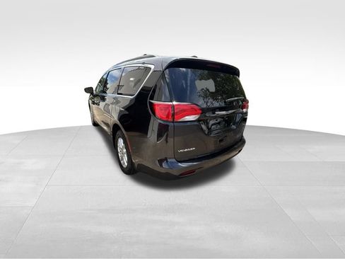 Used 2021 Chrysler Voyager Lxi FWD image 5