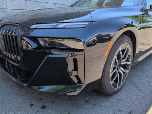 Used 2026 BMW i7 xDrive60 w/ M Sport Package RWD image 11