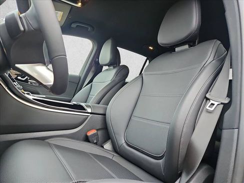 Certified 2026 Mercedes-Benz GLC 300 image 4