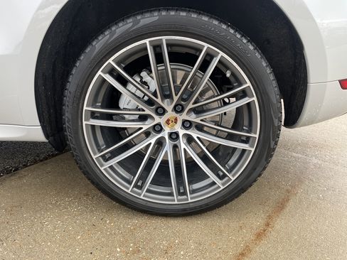 Used 2020 Porsche Macan Turbo image 24