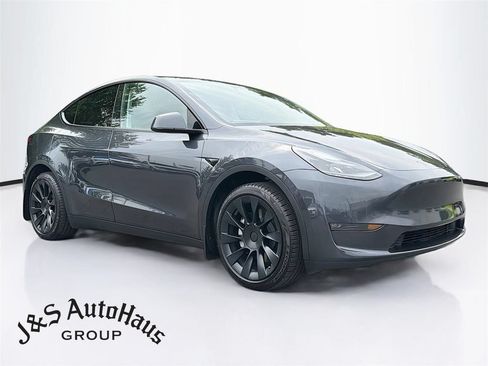 Used 2024 Tesla Model Y Long Range AWD/4WD image 1