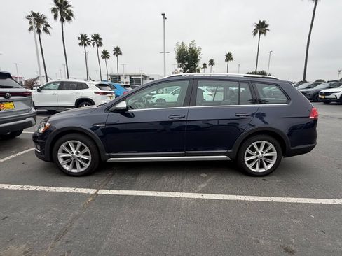 Used 2017 Volkswagen Golf Alltrack SE AWD/4WD image 2