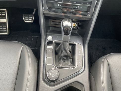 Used 2024 Volkswagen Tiguan SE R-Line image 23