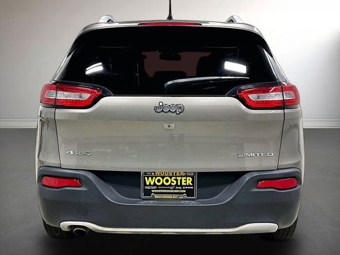 Used 2017 Jeep Cherokee Limited image 6