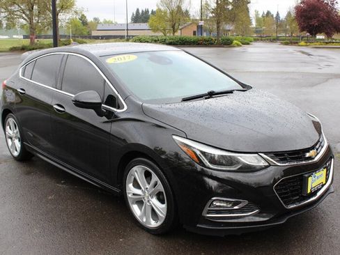 Used 2017 Chevrolet Cruze Premier FWD image 1