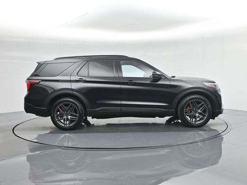 Used 2025 Ford Explorer ST image 32